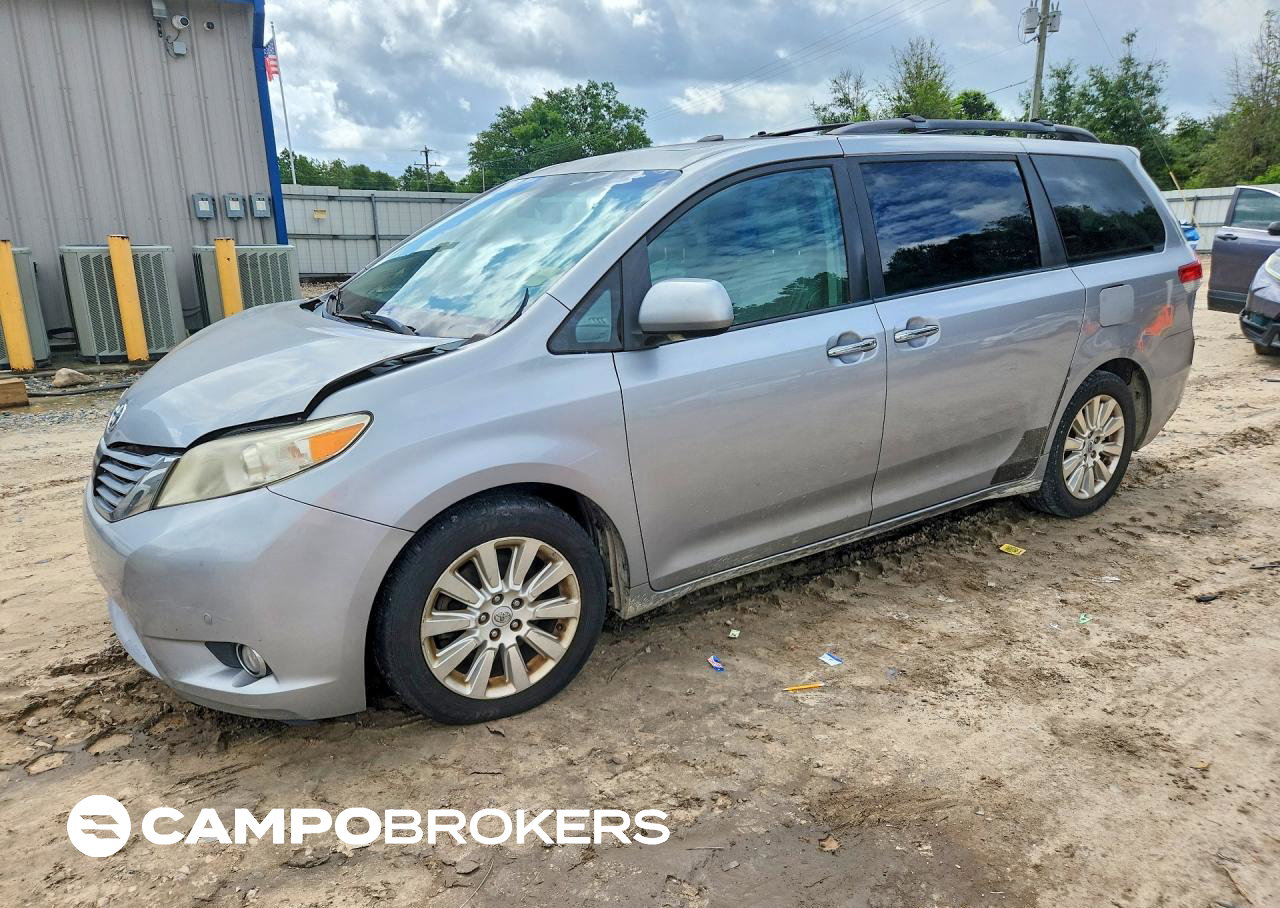2011 Toyota Sienna Limited 7-passenger, пошкодження: Передня частина, Copart лот 57624656