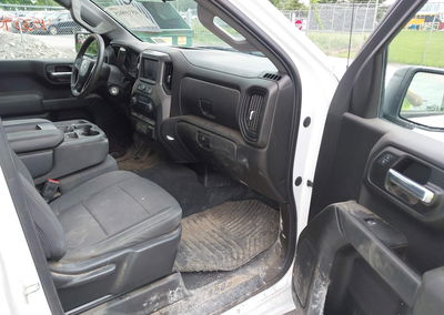 2020 Chevrolet Silverado 1500 4wd  Standard Bed Custom, daño Lateral derecho, Iaai lote 45339015, foto 5 de 16