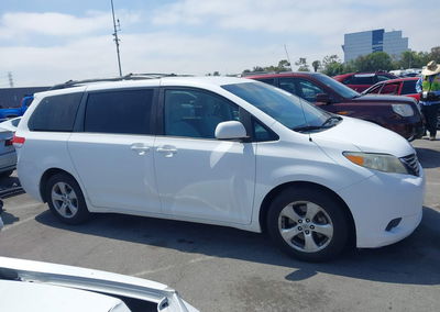 2011 Toyota Sienna Le V6, uszkodzenie: Tył, Iaai lot 45333760, zdjęcie 13 z 17