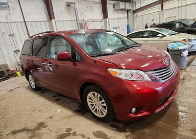 2014 Toyota Sienna, daño Lateral, Copart lote 56153286, foto 4 de 13