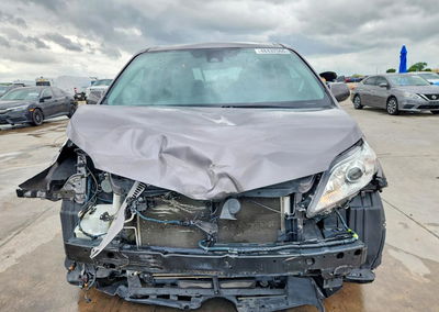2019 Toyota Sienna Xle 8-passenger, daño Frontal, Copart lote 48432566, foto 5 de 16