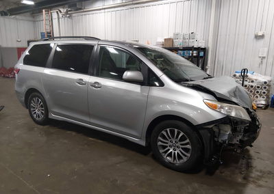 2020 Toyota Sienna Xle, Front End damage, Iaai lot 44860444