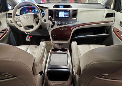 2014 Toyota Sienna, daño Lateral, Copart lote 56153286, foto 8 de 13