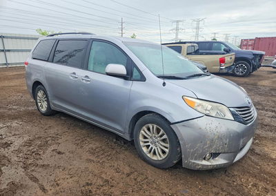 2012 Toyota Sienna Xle 8-passenger, uszkodzenie: Bok, Copart lot 57768696, zdjęcie 4 z 14