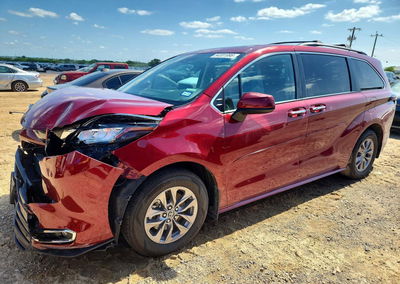 2023 Toyota Sienna Xle, Front End damage, Copart lot 54331996