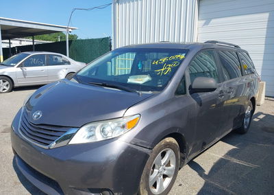 2015 Toyota Sienna Le 8 Passenger, daño Trasero izquierdo, Iaai lote 45507358, foto 14 de 17