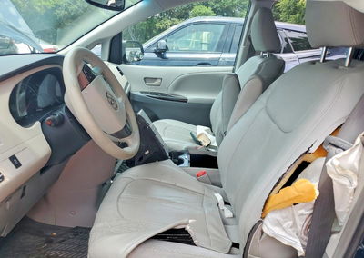 2012 Toyota Sienna Le, daño Frontal, Copart lote 56851826, foto 7 de 13