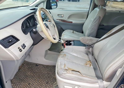 2012 Toyota Sienna Xle 8-passenger, uszkodzenie: Tył, Copart lot 54548976, zdjęcie 7 z 14