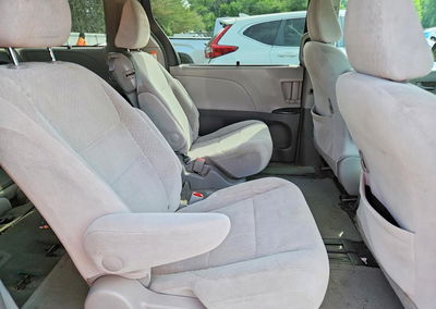 2015 Toyota Sienna Le, daño Frontal, Copart lote 56944396, foto 11 de 13