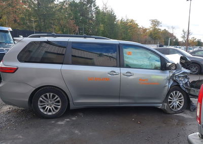 2017 Toyota Sienna Xle Premium 8 Passenger, Biohazard damage, Iaai lot 43482613, photo 12 of 15