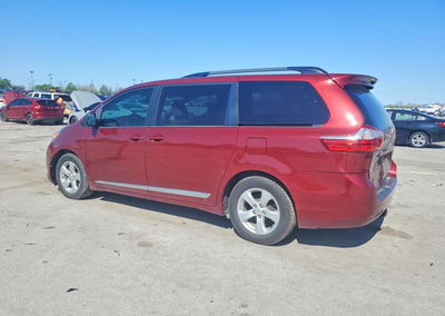 2015 Toyota Sienna Le 8-passenger, daño Frontal, Copart lote 48406316, foto 2 de 13