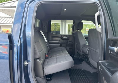2022 Chevrolet Silverado 1500 4wd  Short Bed Custom, uszkodzenie: Normal Wear & Tear, Iaai lot 45242924, zdjęcie 8 z 10