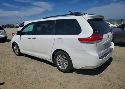 2011 Toyota Sienna Xle 8-passenger, пошкодження: Бік, Copart лот 59301576, фото 2 з 13