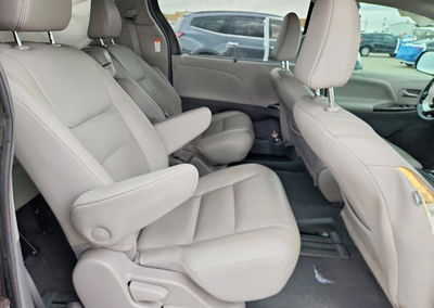 2019 Toyota Sienna Xle 8-passenger, daño Frontal, Copart lote 48432566, foto 11 de 16