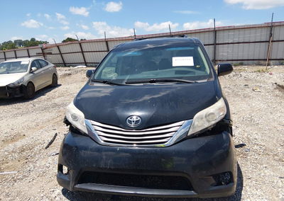 2017 Toyota Sienna Xle 8 Passenger, Normal Wear & Tear damage, Iaai lot 45528339, photo 12 of 16