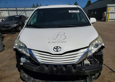 2015 Toyota Sienna, daño Frontal, Copart lote 45671766, foto 5 de 13