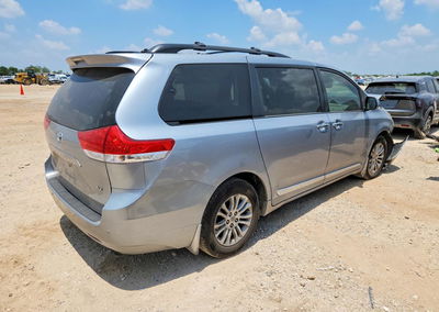 2014 Toyota Sienna Xle 8-passenger, пошкодження: Передня частина, Copart лот 55812916, фото 3 з 13