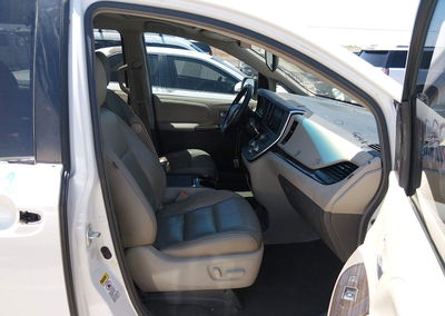 2017 Toyota Sienna Xle Premium 8 Passenger, daño Lateral derecho, Iaai lote 45121341, foto 5 de 19