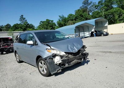 2015 Toyota Sienna Le, daño Frontal, Copart lote 49634576, foto 15 de 16