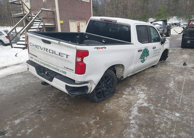 2021 Chevrolet Silverado 1500 4wd  Short Bed Custom, daño Lateral derecho, Iaai lote 44090575, foto 4 de 16