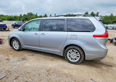 2014 Toyota Sienna Xle 8-passenger, daño Frontal, Copart lote 56525946, foto 2 de 15