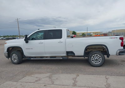 2025 Chevrolet Silverado 2500hd, daño Left & Right Side, Iaai lote 45222435, foto 14 de 16