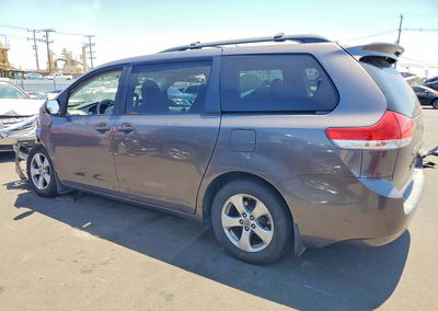 2012 Toyota All Models Sienna, uszkodzenie: Przód, Copart lot 57250316, zdjęcie 2 z 14