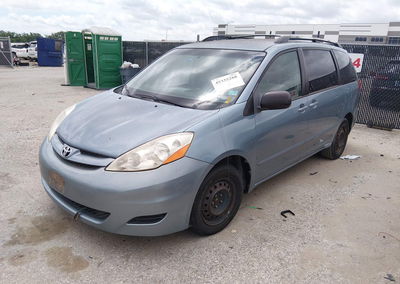 2009 Toyota Sienna Le, daño Normal Wear & Tear, Iaai lote 45335288, foto 2 de 11