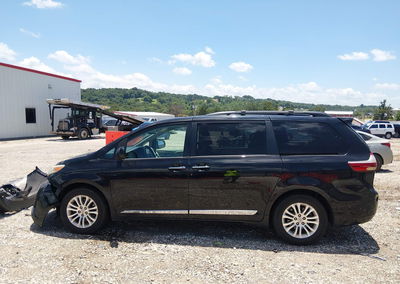 2017 Toyota Sienna Xle 8 Passenger, Normal Wear & Tear damage, Iaai lot 45528339, photo 14 of 16