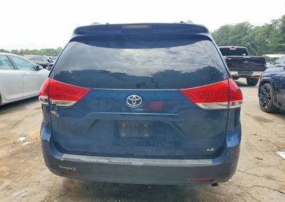 2012 Toyota Sienna Le, daño Frontal, Copart lote 56851826, foto 6 de 13