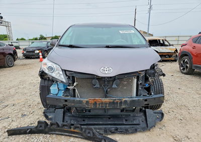 2014 Toyota Sienna Xle 8-passenger, Front End damage, Copart lot 55548636, photo 5 of 14