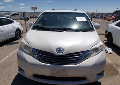 2017 Toyota Sienna Xle Premium 8 Passenger, daño Lateral derecho, Iaai lote 45121341, foto 13 de 19