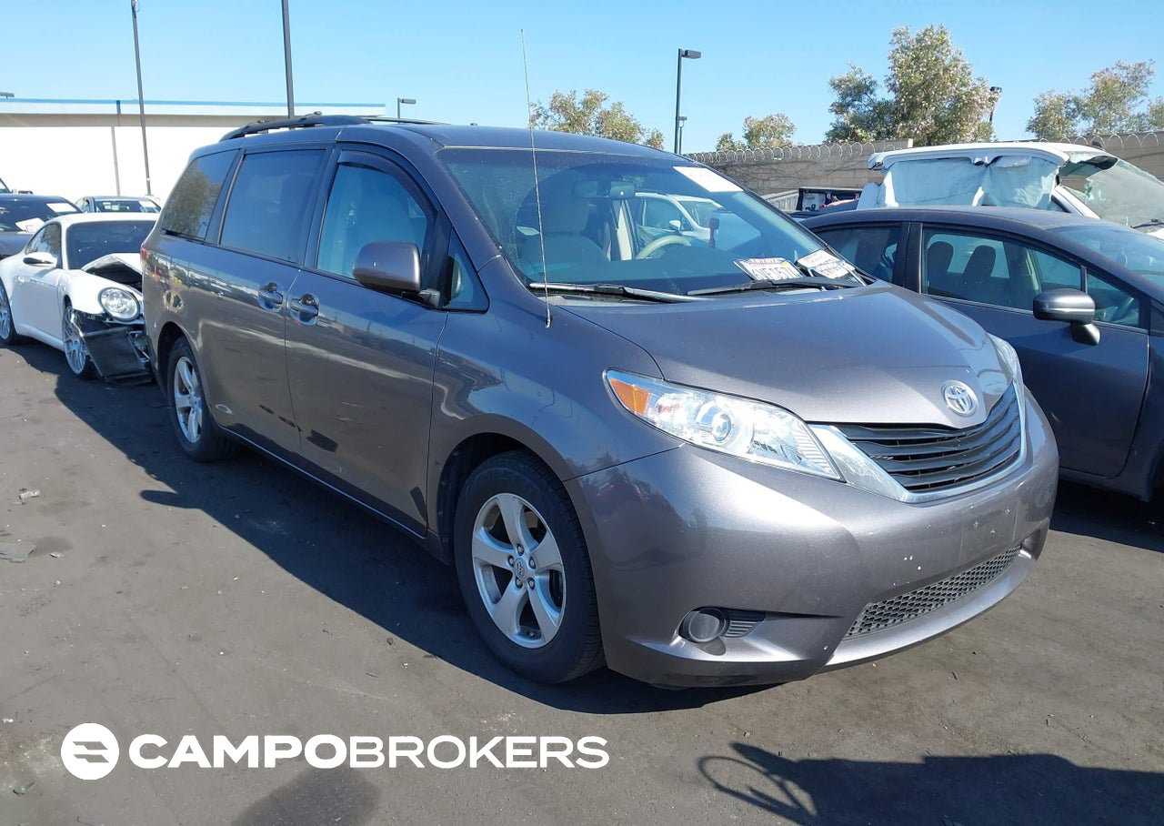 2012 Toyota Sienna Le V6 8 Passenger, uszkodzenie: Lewy bok, Iaai lot 45347643