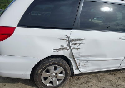 2009 Toyota Sienna Le, daño Lateral derecho, Iaai lote 45181708, foto 6 de 17