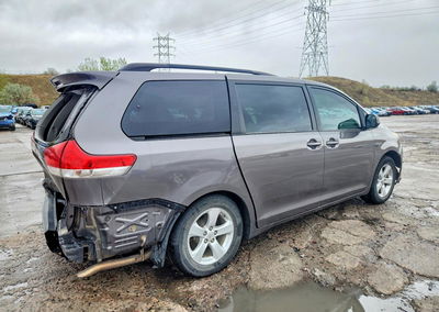 2013 Toyota Sienna Le, Rear End damage, Copart lot 51670696, photo 3 of 15