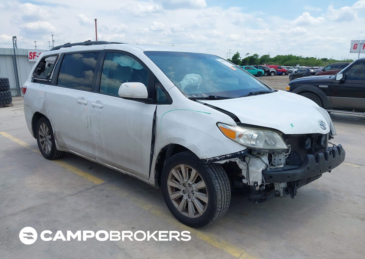 2015 Toyota Sienna Le 7 Passenger, uszkodzenie: Przód, Iaai lot 45044249