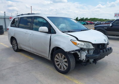 2015 Toyota Sienna Le 7 Passenger, uszkodzenie: Przód, Iaai lot 45044249