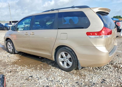 2011 Toyota Sienna Le, uszkodzenie: Bok, Copart lot 57754616, zdjęcie 2 z 14
