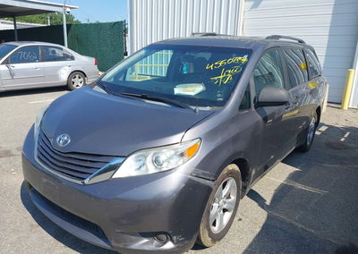 2015 Toyota Sienna Le 8 Passenger, daño Trasero izquierdo, Iaai lote 45507358, foto 2 de 17
