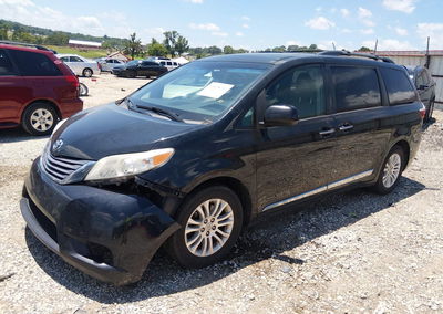 2017 Toyota Sienna Xle 8 Passenger, Normal Wear & Tear damage, Iaai lot 45528339, photo 2 of 16