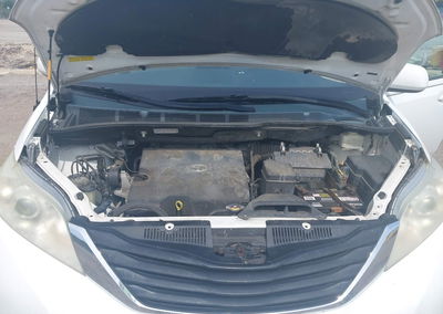 2013 Toyota Sienna Le V6 8 Passenger, daño Trasero, Iaai lote 45045979, foto 10 de 17