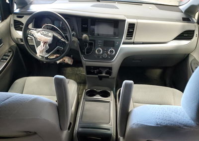 2015 Toyota Sienna Le, uszkodzenie: Przód, Copart lot 46285936, zdjęcie 8 z 13