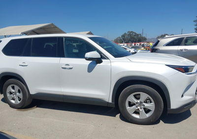 2025 Toyota Grand Highlander Hybrid Le, Rear damage, Iaai lot 45397526, photo 13 of 16