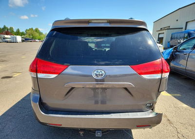 2011 Toyota Sienna Xle 8-passenger, Rear End damage, Copart lot 54980336, photo 6 of 12