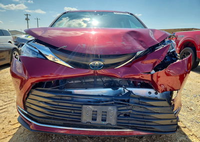 2023 Toyota Sienna Xle, Front End damage, Copart lot 54331996, photo 5 of 13
