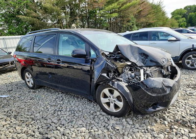 2015 Toyota Sienna Le, daño Frontal, Copart lote 56944396, foto 4 de 13