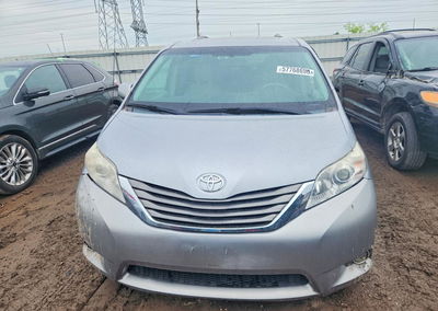 2012 Toyota Sienna Xle 8-passenger, uszkodzenie: Bok, Copart lot 57768696, zdjęcie 5 z 14