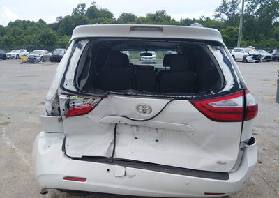 2017 Toyota Sienna Xle 8 Passenger, Rear damage, Iaai lot 45144443, photo 16 of 16