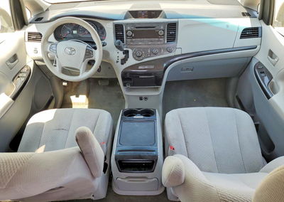 2012 Toyota Sienna Le, daño Trasero, Copart lote 54623926, foto 8 de 14