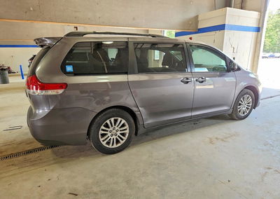 2011 Toyota Sienna Xle 8-passenger, пошкодження: Бік, Copart лот 56781126, фото 3 з 13